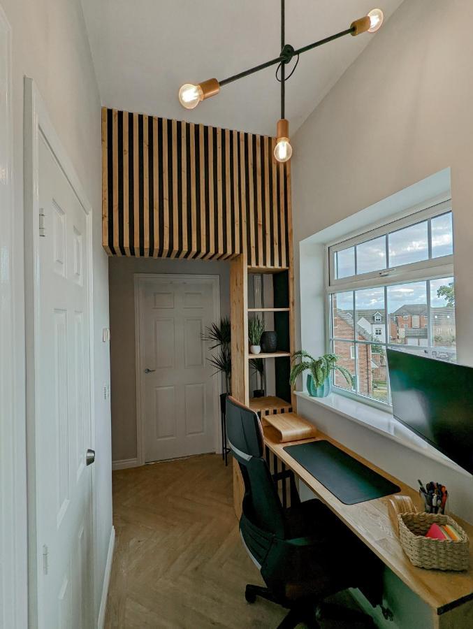 Spacious, Mid-Century 1 Bedroom Apartment Quedgeley Exterior foto